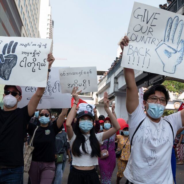 Десетки хиляди протестират срещу военния преврат в Мианмар