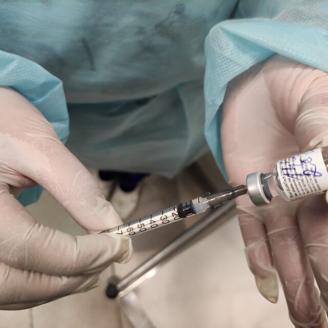В Гърция позволиха трета доза ваксина срещу COVID-19 за уязвимите групи