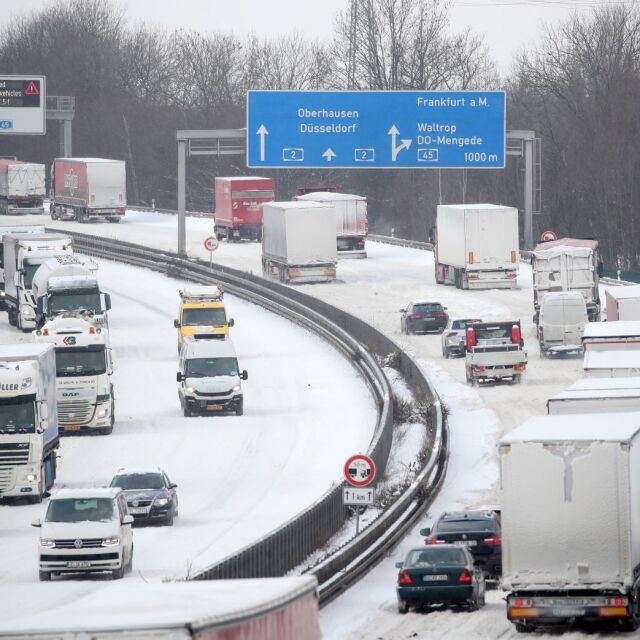  Километрични задръствания в Германия заради снега и заледените пътища