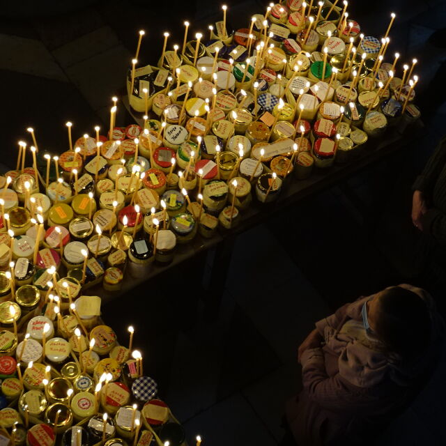 Почит към св. Харалампий: Отново огнен кръст от мед в Благоевград (ВИДЕО И СНИМКИ)