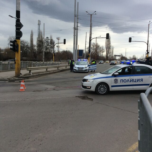 Шофьор на камион удари пешеходец в София и избяга