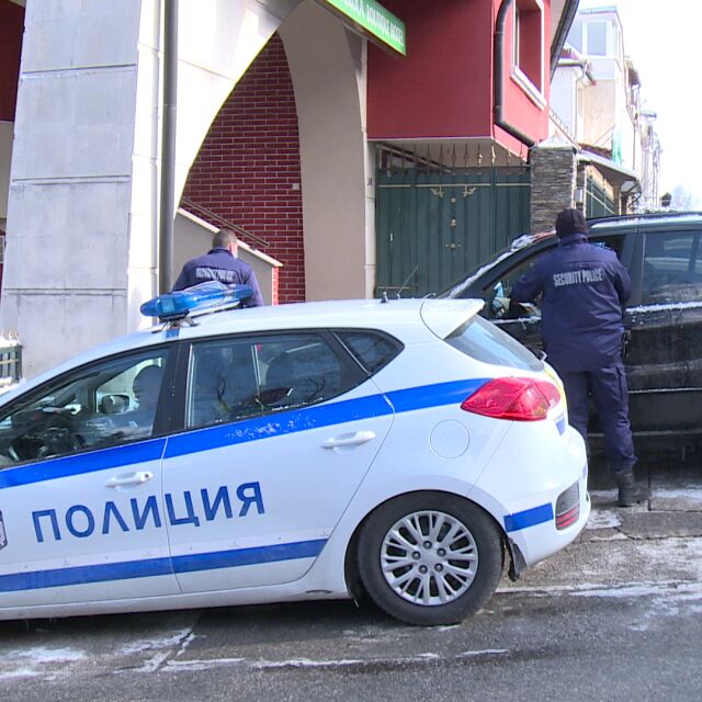 Полиция и РЗИ отново с акция в хотел в квартал Бояна