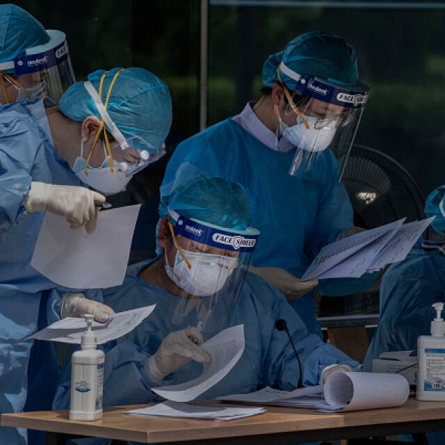 В. "Уолстрийт джърнъл": Изследователи от Ухан са лекувани в болница преди Китай да обяви заразата с COVID-19