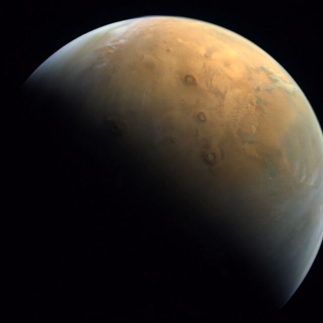 Марс във фокус: ОАЕ с първа снимка на Червената планета