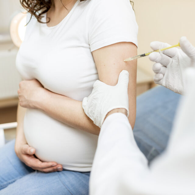 Ново проучване: ваксините не създавали риск за бременните жени