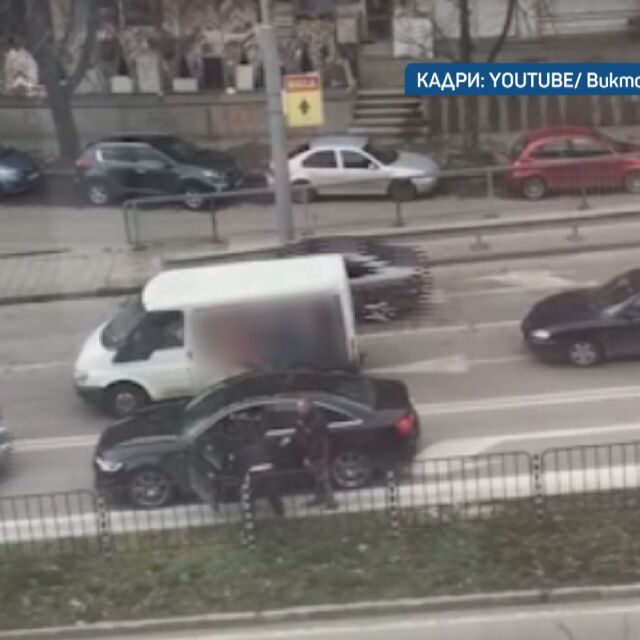 Юмручно право: Двама шофьори спряха движението по булевард, за да се бият