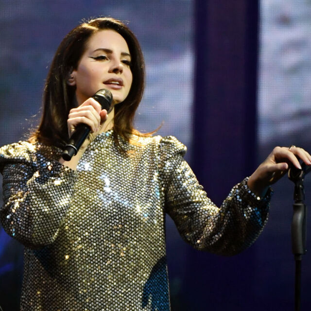 Почитателите на Лана Дел Рей създадоха ТикТок култ в защита на певицата