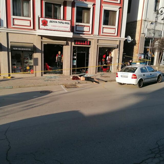 Заради неуредени сметки: Мъж потроши с бухалка магазин във Велико Търново