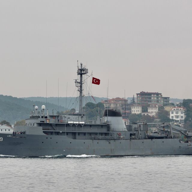 В опасна близост: Гърция и Турция провеждат военни учения в района на Егейско море