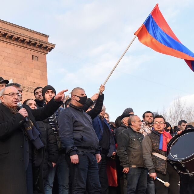 Протестите в Армения продължават с лагери и барикади