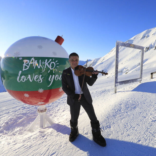Цигуларят Васко Василев с красиво изпълнение в снежен Пирин по случай Световната купа в Банско 