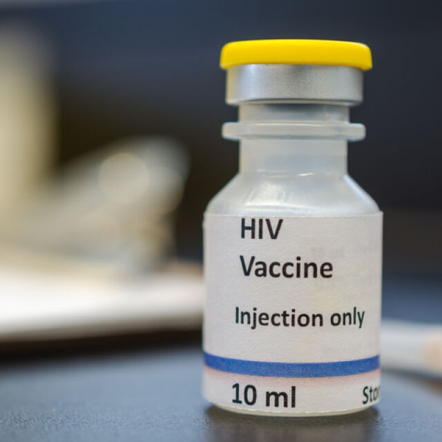 Имунизираха първите пациенти с експерименталната ваксина за ХИВ на „Модерна“