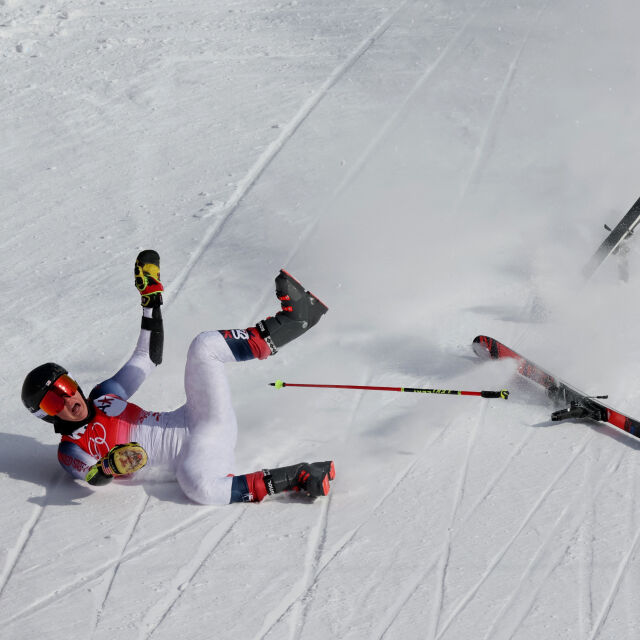 Падането на Нина: Американската скиорка изправи косите на феновете (ВИДЕО)