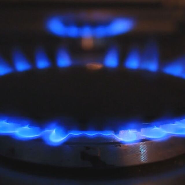 По-евтин природен газ през октомври