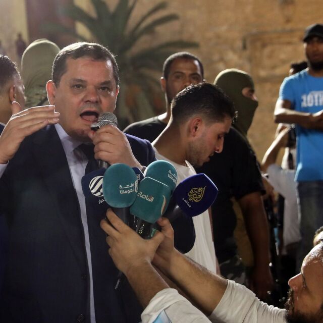 Либийският премиер оцеля след опит за покушение