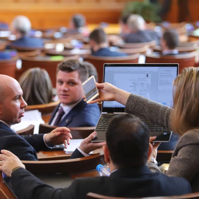 Държавният бюджет: Депутатите гледат финансовата рамка на първо четене