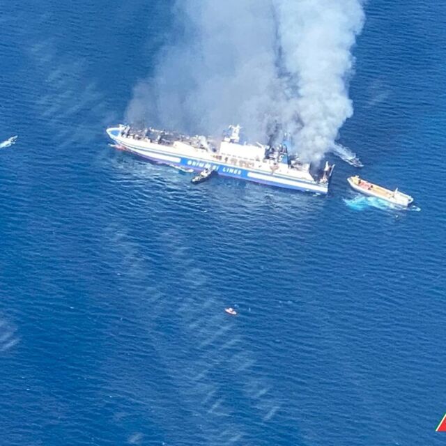 МВнР: 8 българи са в неизвестност след пожара на ферибот в Йонийско море