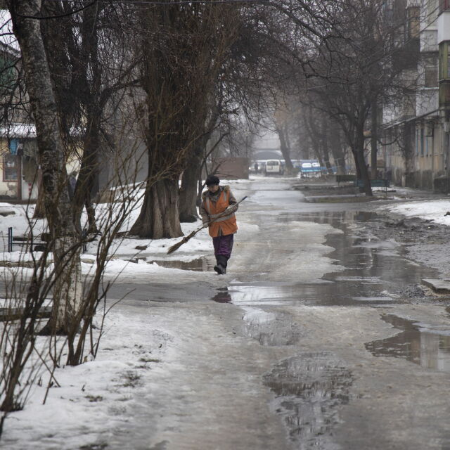 Вой на сирени: Наредиха евакуация на цивилни в Донецк и Луганск