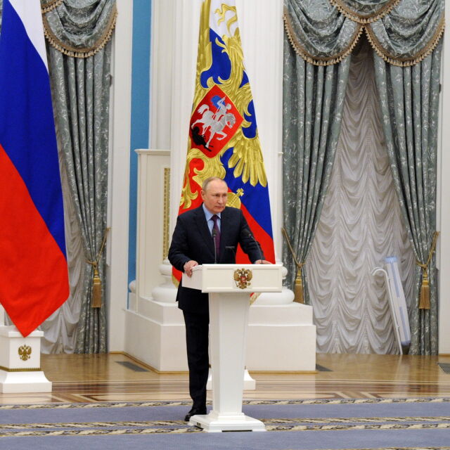 Владимир Путин обяви Минските споразумения за мъртви