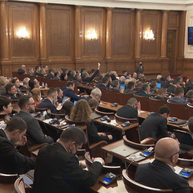 Второ среднощно заседание на депутатите за Бюджет 2022 (ОБЗОР)