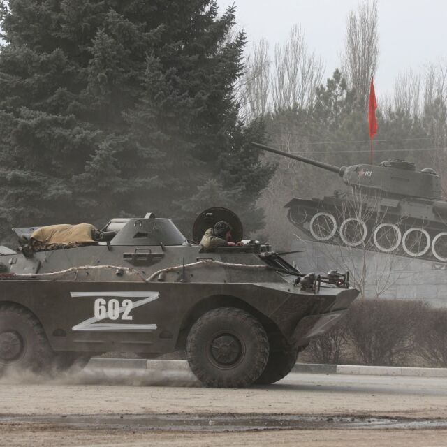 В сянката на Z: Защо руските танкове в Украйна носят този знак?
