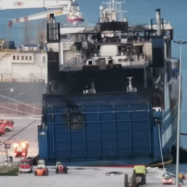 Вече 9 дни продължава спасителната операция на изгорелия ферибот