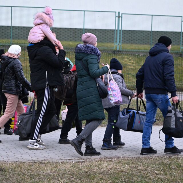 Екипът на bTV на полската граница: Очертава се хуманитарна катастрофа