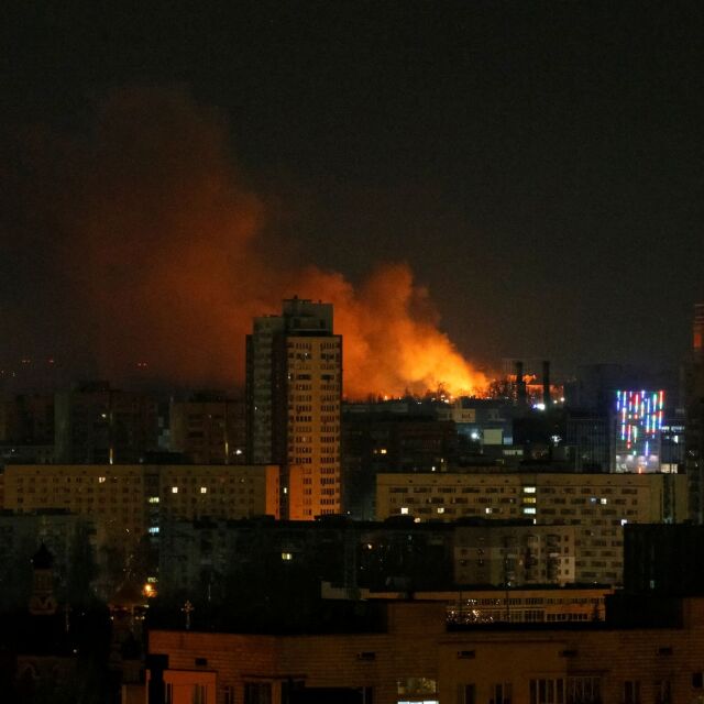Войната в Украйна: Трета нощ боеве в Киев