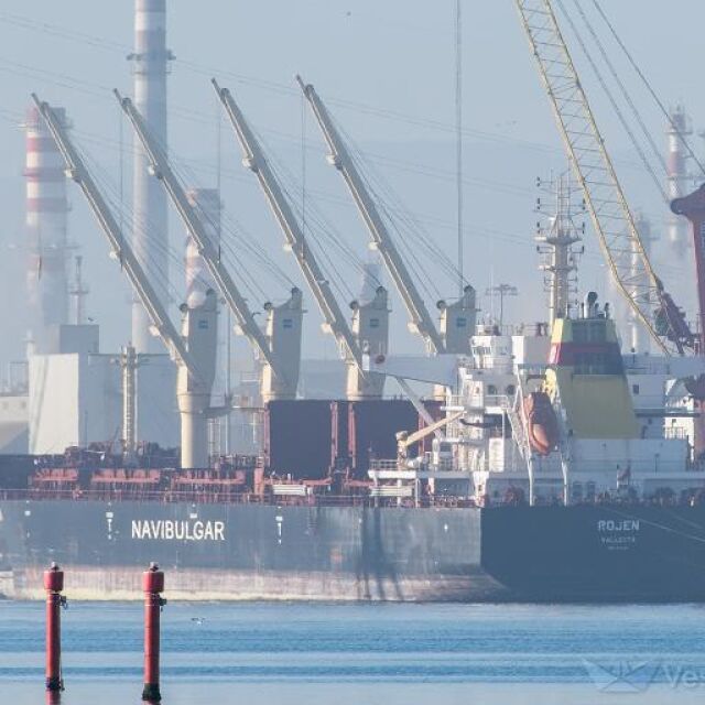 Два кораба с българи на борда са блокирани на украински пристанища