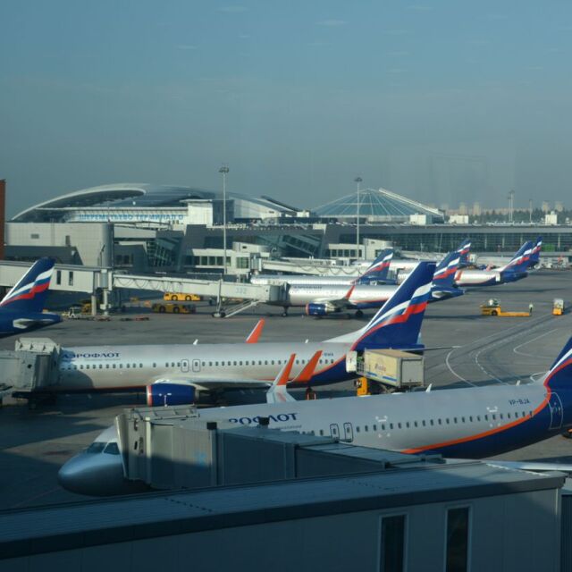 Десетки българи са блокирани на летището в Москва