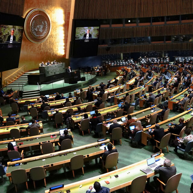Изънредното Общо събрание на ООН призова за спиране на военните действия в Украйна