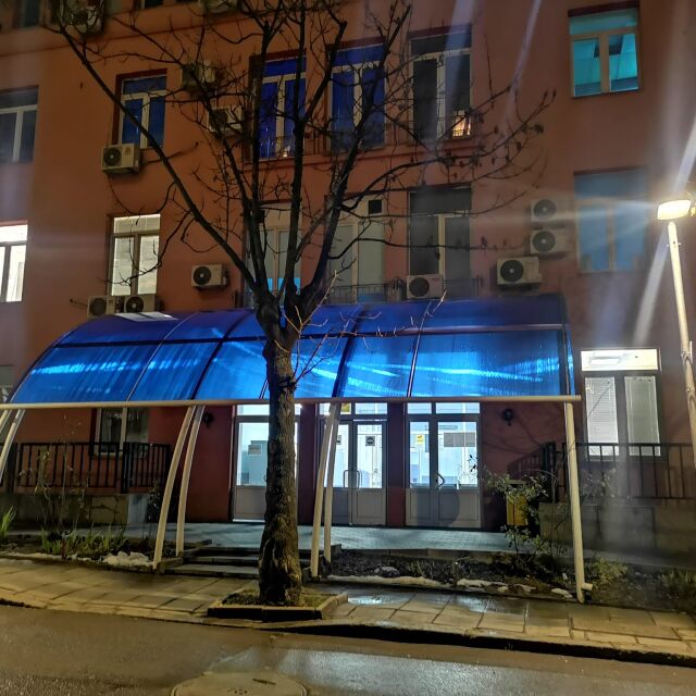 Арестант с белезници избяга от МВР болница в София