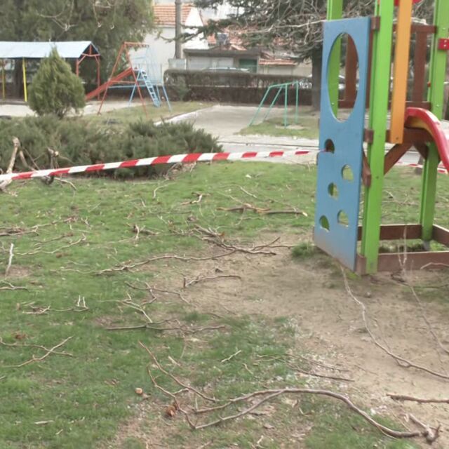Вятър със 110 км/ч: Падна хидроизолацията на детска градина в Сливен 
