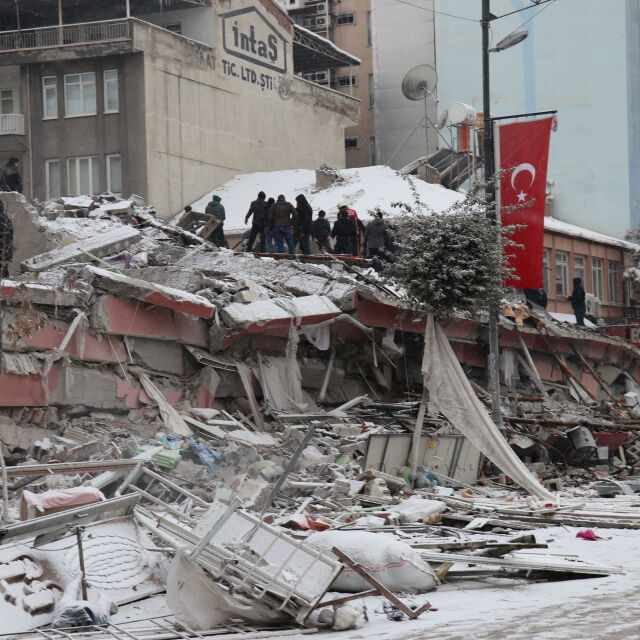 Земетресение разлюля Турция, паника в няколко окръга