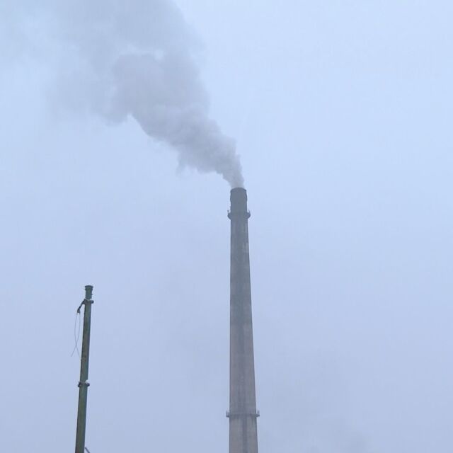 Сажди по улиците: ТЕЦ Габрово замърсява въздуха, но не топли