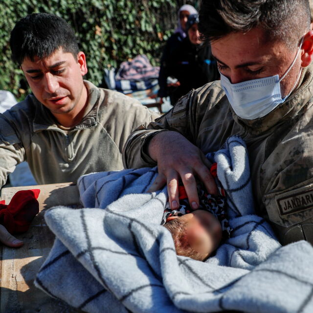 20-дневно бебе беше извадено живо от руините в Турция (ВИДЕО)