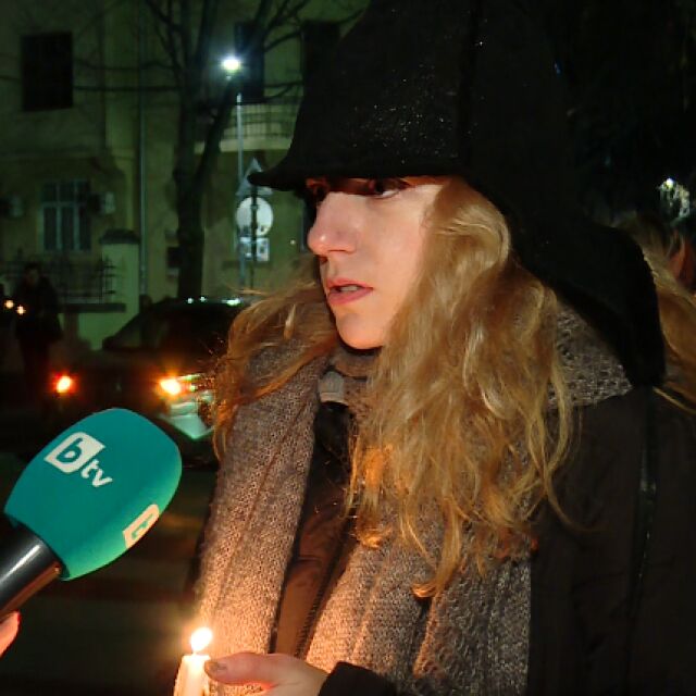 „Да запалим свещ за Нав“: Протест пред МВР след убийството на Иван Владимиров