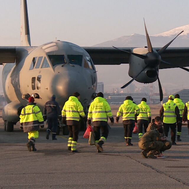Два самолета „Спартан“ с помощи и екипи потеглят към Турция