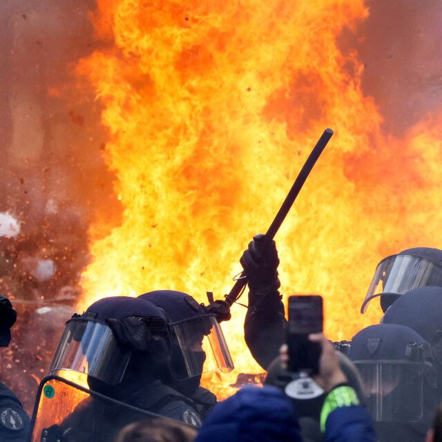 Безредици на протестите срещу пенсионната реформа във Франция (ВИДЕО И СНИМКИ)