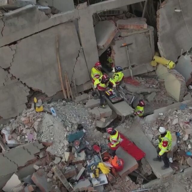 След 212 часа под руините: 77-годишна жена бе спасена в Турция (ВИДЕО)