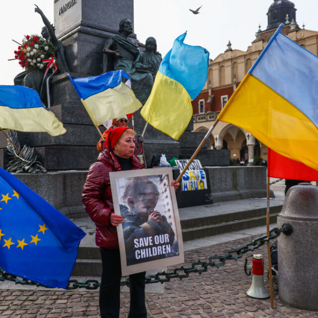 Хиляди украинчета минават през „образователни лагери“, учат ги на любов към Москва