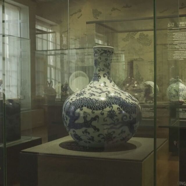 Откраднаха 11 ценни предмета от музей: Обирджиите са счупили повечето, бягайки (ВИДЕО)