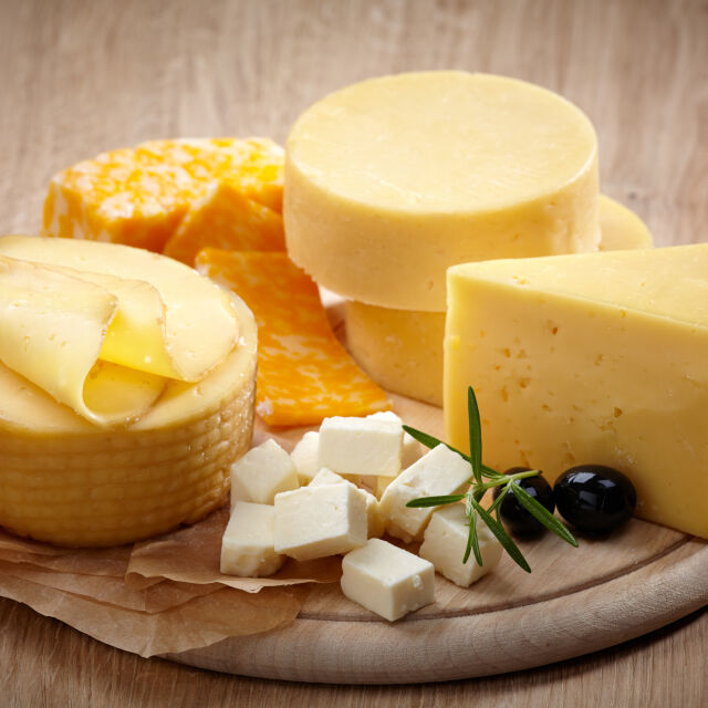 С колко поскъпва сиренето и кашкавала от мандрата до щанда?