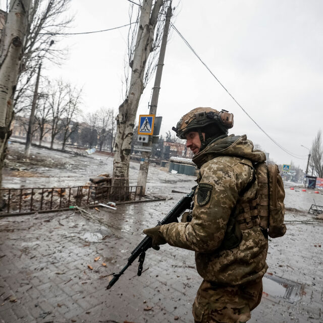 Войната в Украйна: Уволнен командир в Донбас и атака с дронове 