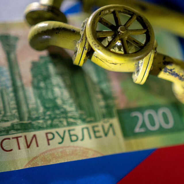 Русия налага еднократен данък, за да събере 300 млрд. рубли от олигарси