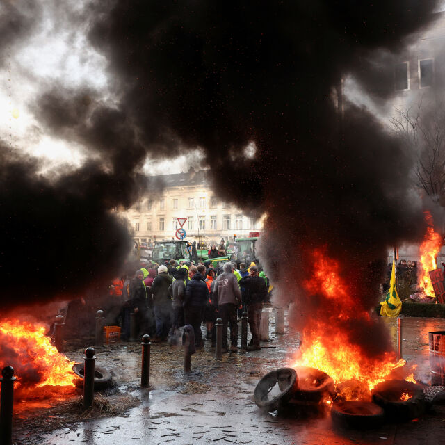 „Урсула, тук сме!“: Батални сцени в Брюксел на фермерските протести (СНИМКИ и ВИДЕО)