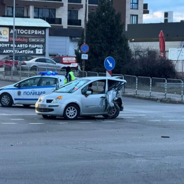 Пометен, чакайки на светофар: Поредна тежка катастрофа в София без спирачен път