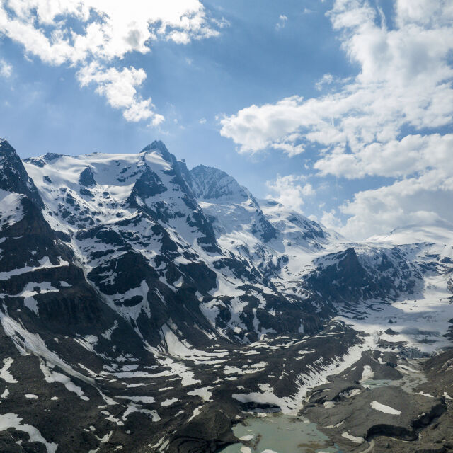 Две нощи на 3205 м височина: Спасиха алпинисти, блокирани под най-високия връх в Австрия