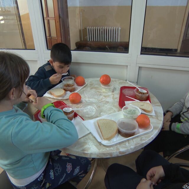 20 години „Топъл обяд“ за уязвими деца: Вижте как може да помогнете