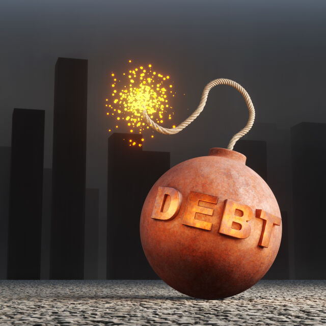 В спиралата на дълговете: Българин изтеглил 56 бързи кредита